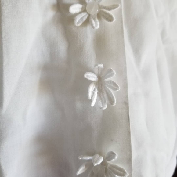 Vintage cotton button-up with cute flower details - Picture 4 of 5